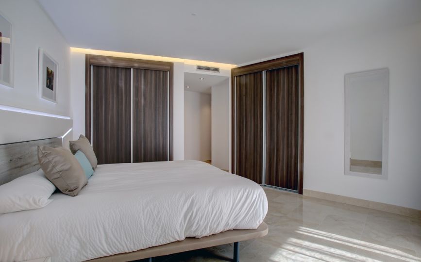 deluxe-apartment018-thegem-gallery-sidebar